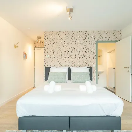 Shway - The Card Apartment Antwerp
